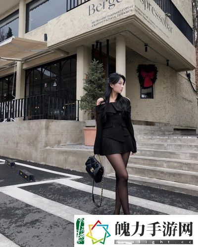 漂亮的妈妈，真的是让人心动的魅力所在，网友感叹：她们的优雅与温柔简直无与伦比！
