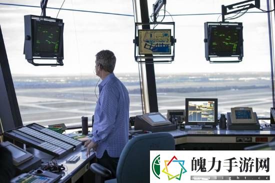 人手严重不足！美国空中交通管制系统接近崩溃