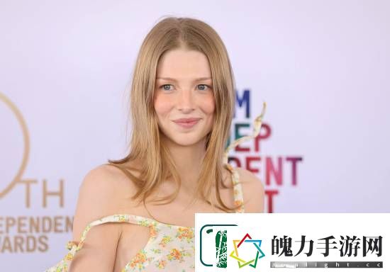 超多美图！跨性别女星亨特·莎弗亮相独立精神奖