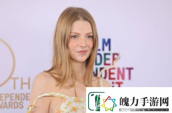 超多美图！跨性别女星亨特·莎弗亮相独立精神奖